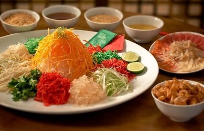 Hidangan Yee Sang ciri khas menu perayaaan Imlek