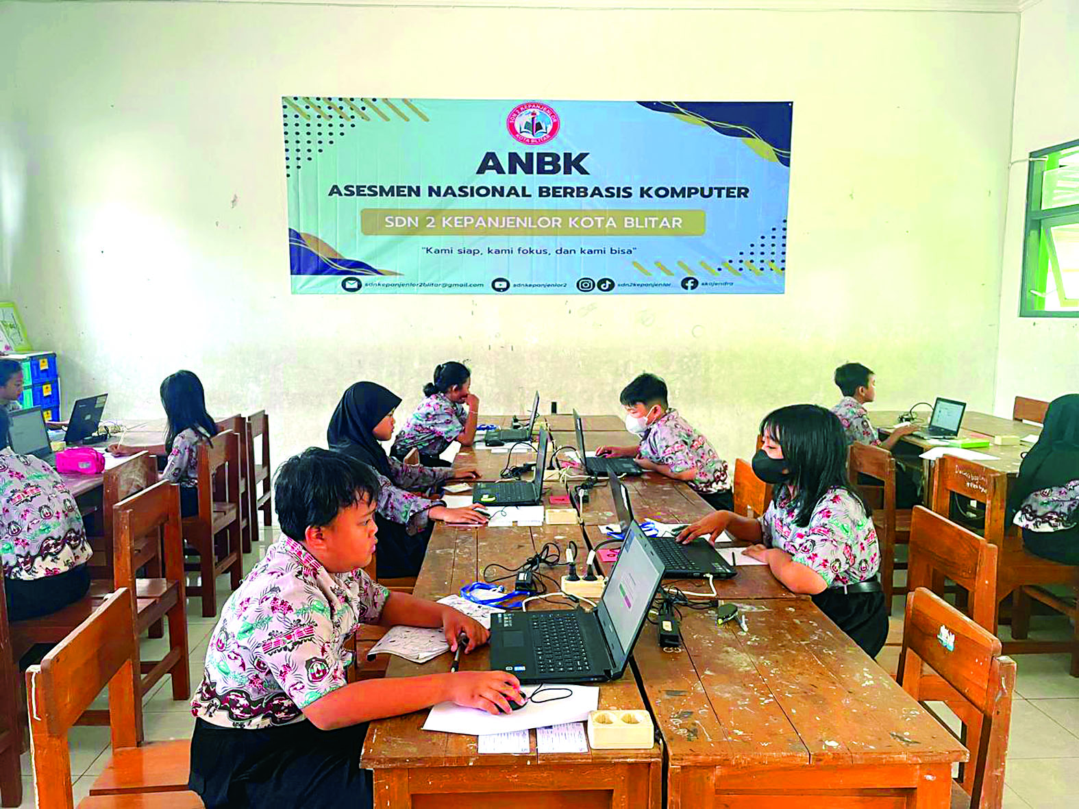 KONSENTRASI: Siswa SDN Kepanjenlor 2 saat mengikuti ANBK menggunakan laptop chromebook.