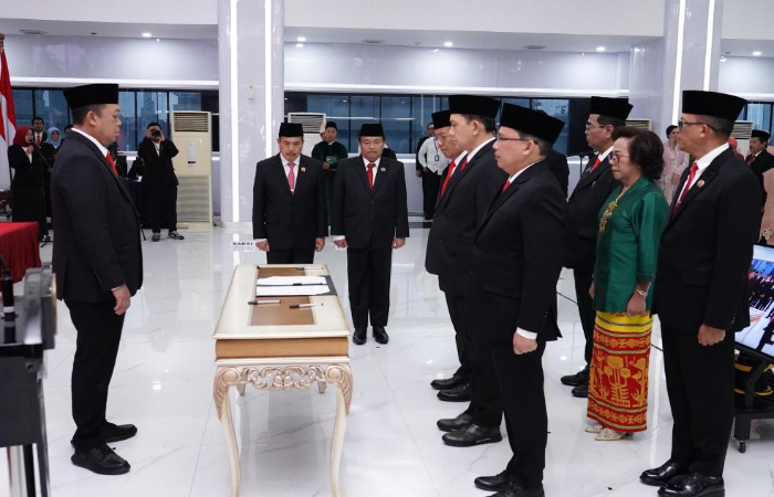 Mentri Nusron melantik 41 pegawai.