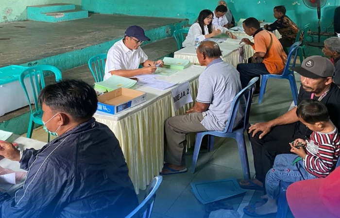 Penyerahan sertifikat PTSL di Desa Jatitengah Kecamatan Selopuro