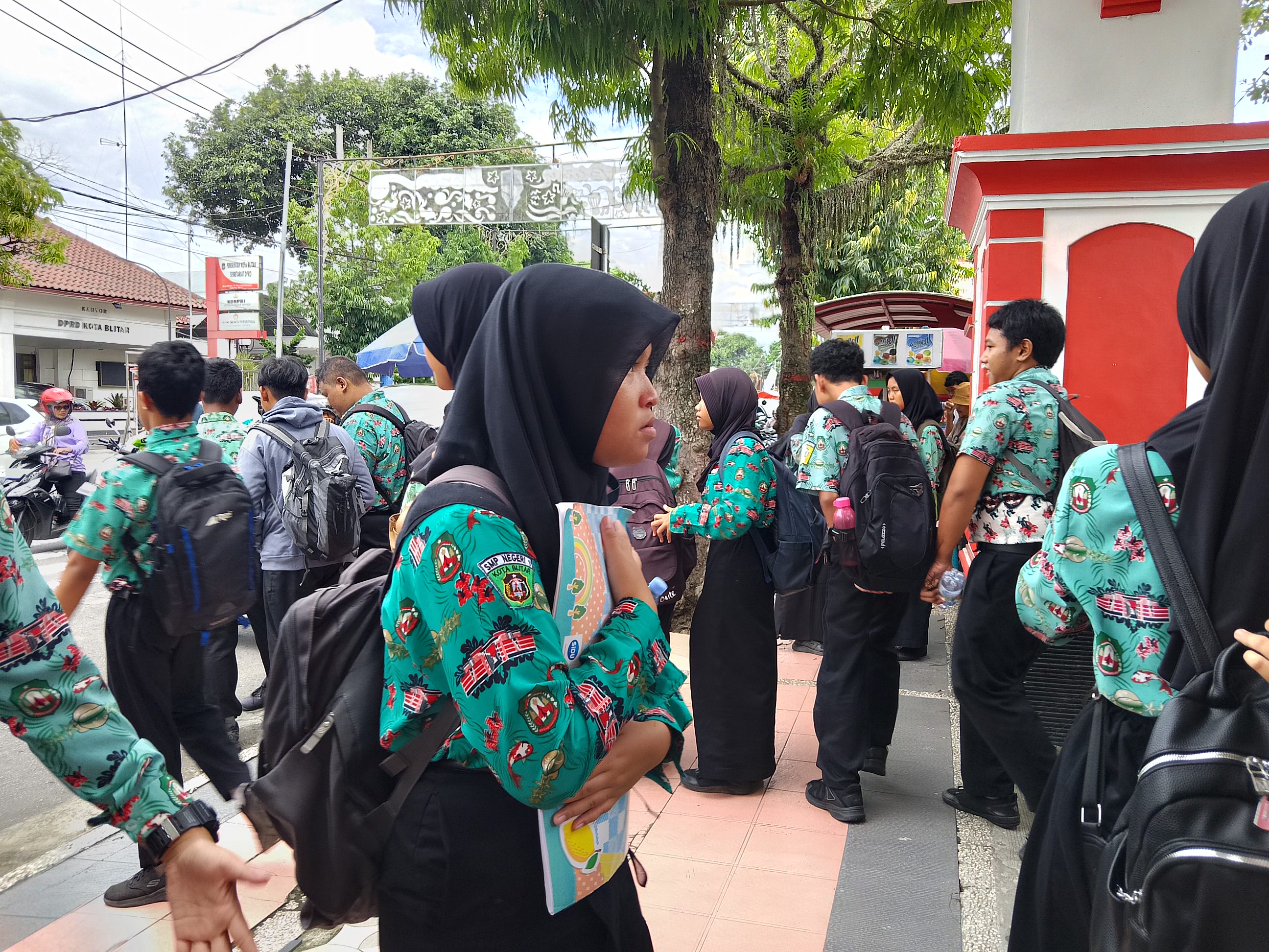 TERTIB: Tampak siswa SMPN 1 Kota Blitar. Beberapa tahun terakhir ujian telah diganti dengan Asesmen Nasional Berbasis Komputer (ANBK).