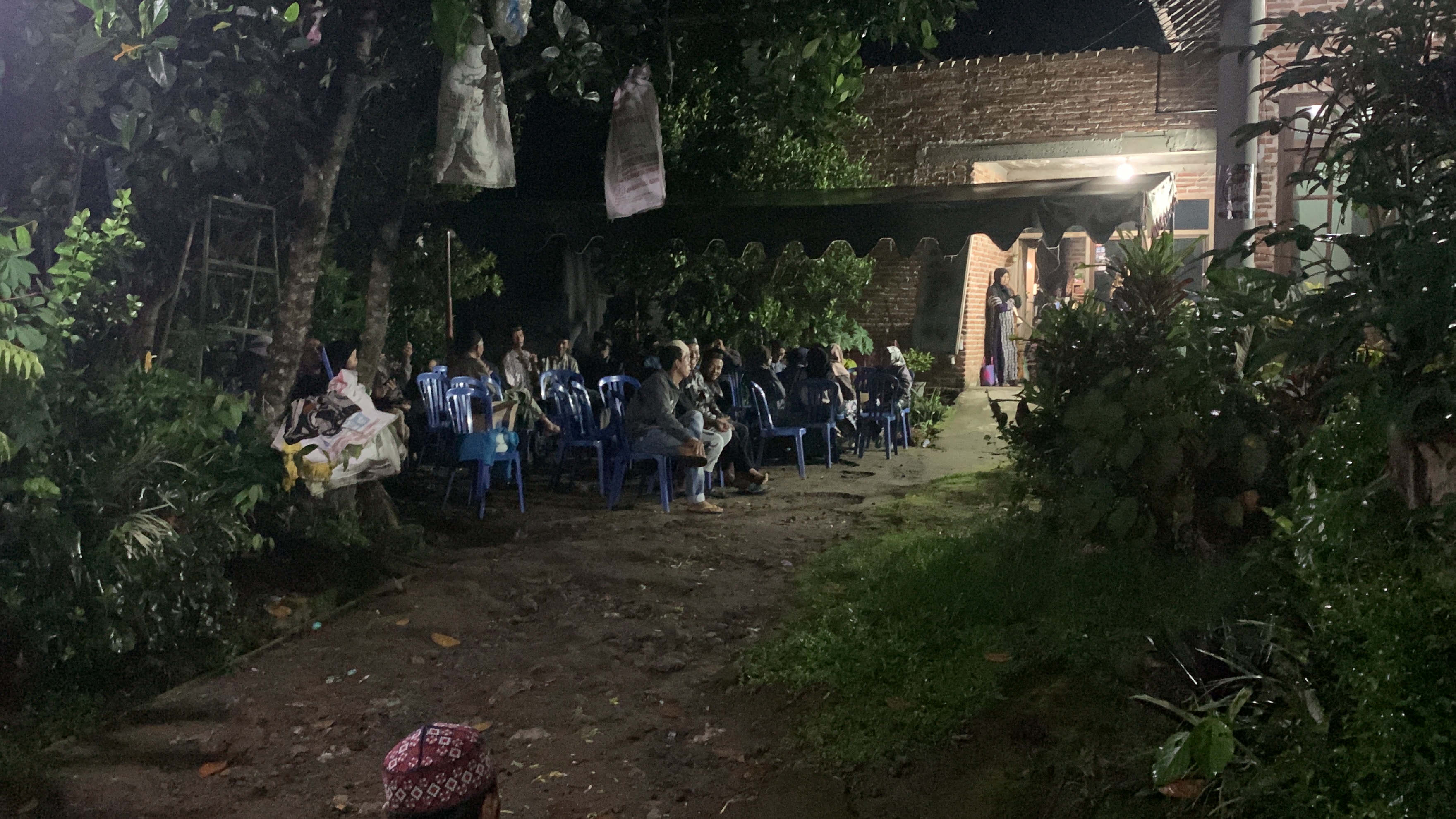 Suasana rumah duka di Desa Sidodadi, Kecamatan Garum, Kabupaten Blitar dipenuhi pelayat, Jumat malam (24/1/2025).
