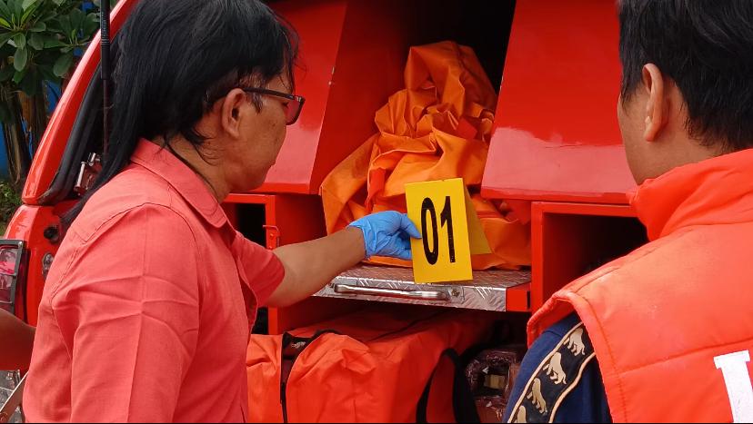 SADIS: Kepala korban mutilasi di Ngawi, Uswatun Khasanah, saat dibawa ke RSUD dr Iskak Tulungagung, Minggu (26/1).