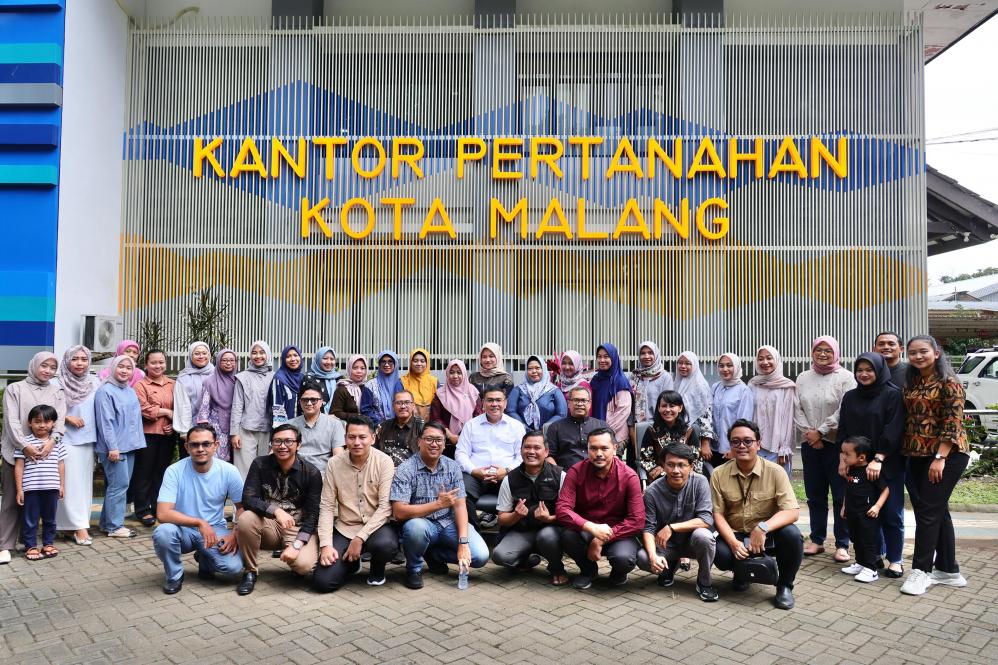 Wakil Menteri Agraria dan Tata Ruang/Wakil Kepala Badan Pertanahan Nasional (Wamen ATR/Waka BPN), Ossy Dermawan meninjau pelaksanaan Pelayanan Tanah Akhir Pekan (PELATARAN)