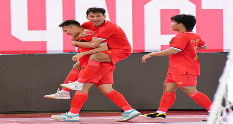 PETIK POIN: Selebrasi setelah Pemain Timnas Futsal Indonesia Samuel Eko cetak gol semata wayang ke gawang timnas Jepang, Kamis (30/01).