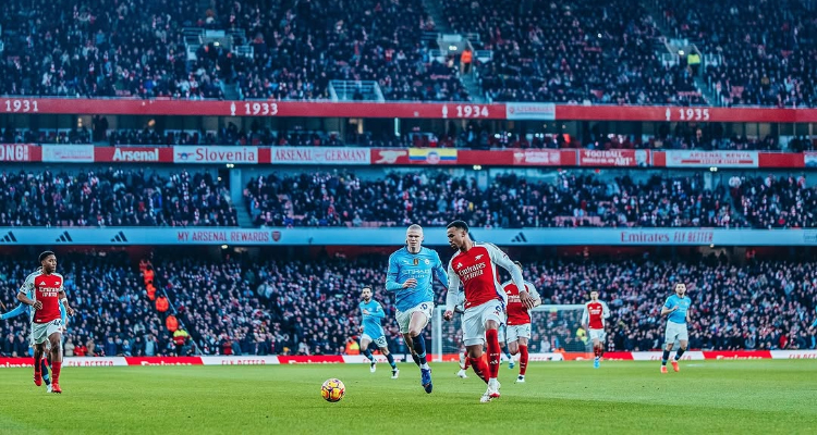 Pertandingan Arsenal vs Manchester City di Emirates Stadium, MInggu (2/2).