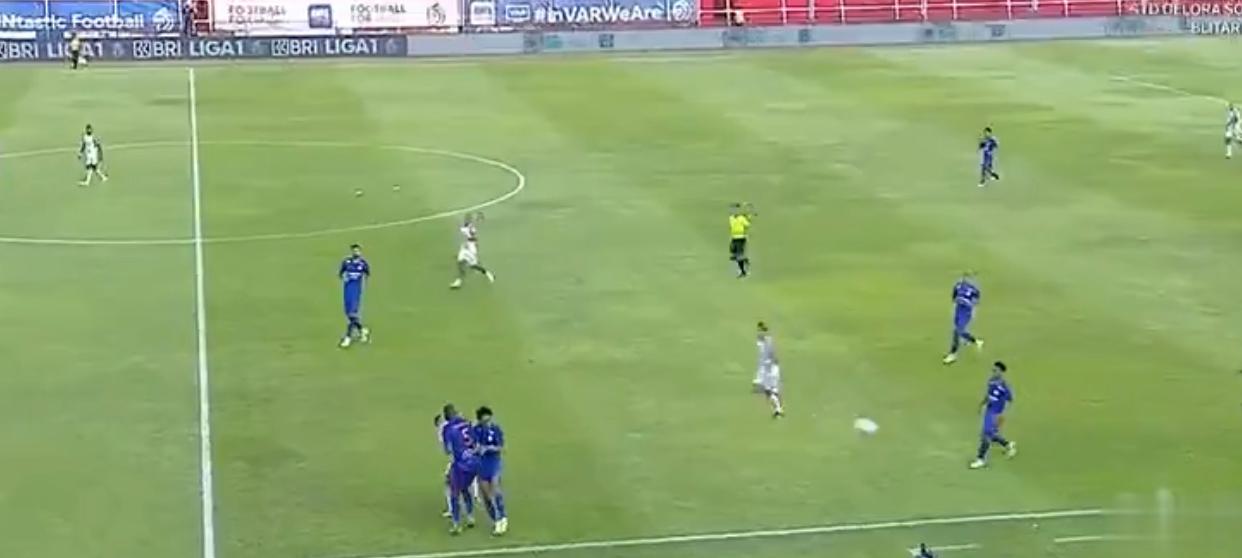 Arema FC unggul sementara lawan Bali United di Stasion Soeprijadi Kota Blitar, Senin (3/2/2025).