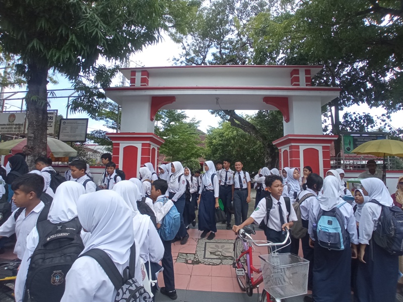 KEBIJAKAN BARU: Pemerintah resmi menerapkan sistem PPDB baru menjadi SPMB.