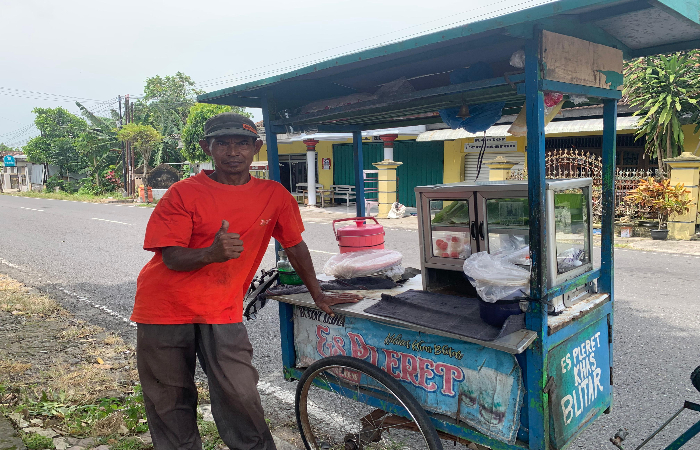 GIGIH : Pak Pairin (68) Berjualan Es Pleret Khas Blitar