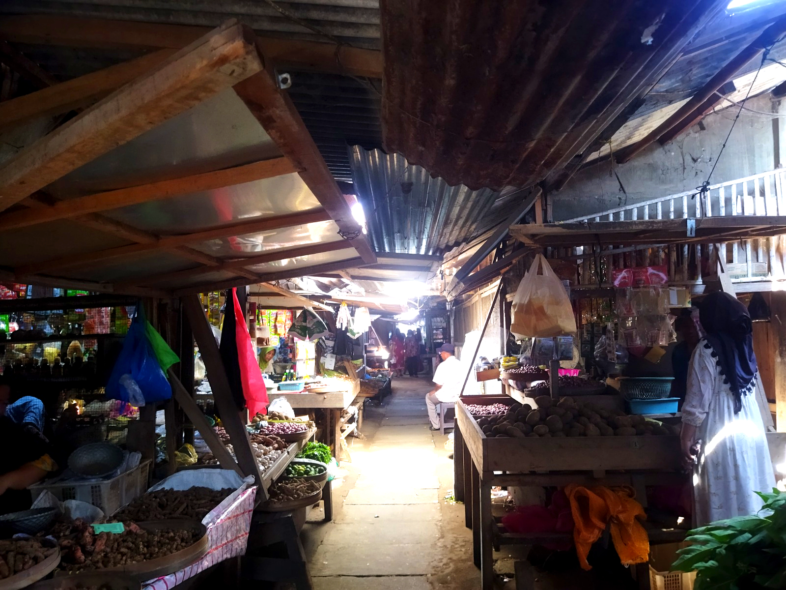 TAMPAK SEPI: Pasar Gambar yang ada di Desa/Kecamatan Wonodadi.