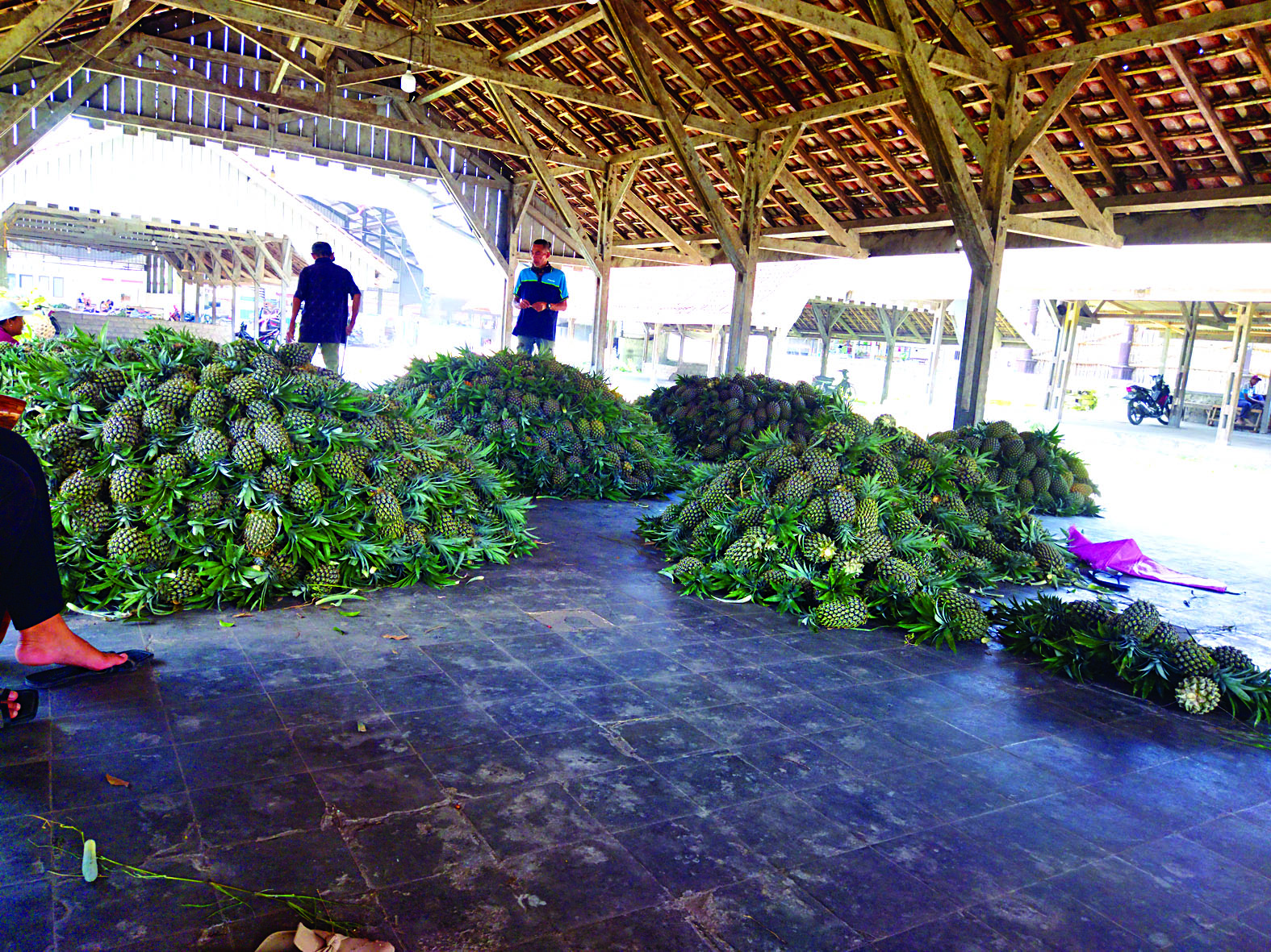 SENTRA: Pasar Patok di Desa Sidorejo, Kecamatan Ponggok, yang diketahui menjadi pusat buah nanas di Kabupaten Blitar.