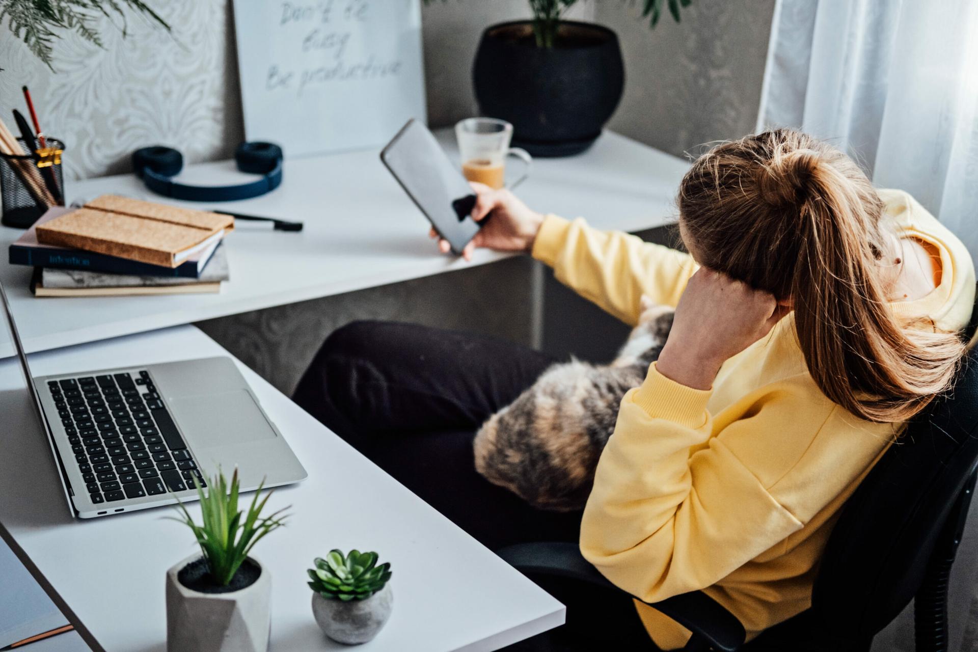 Career catfishing : trend bekerja pada generasi z