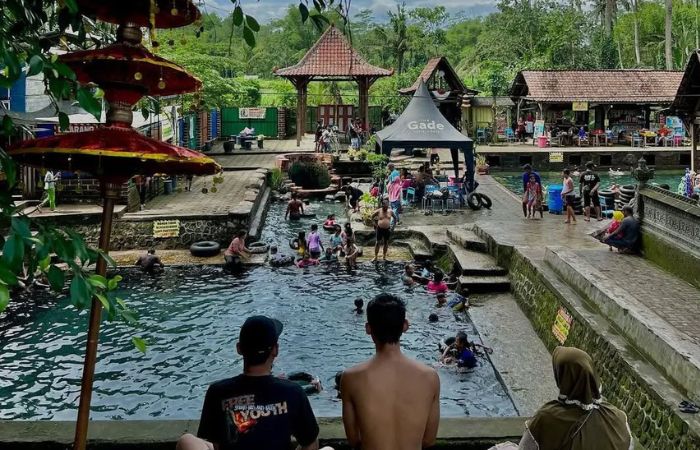 Sumur Amber merupakan wisata alam yang berupa kolam renang dengan menyajikan kesejukan alami.
