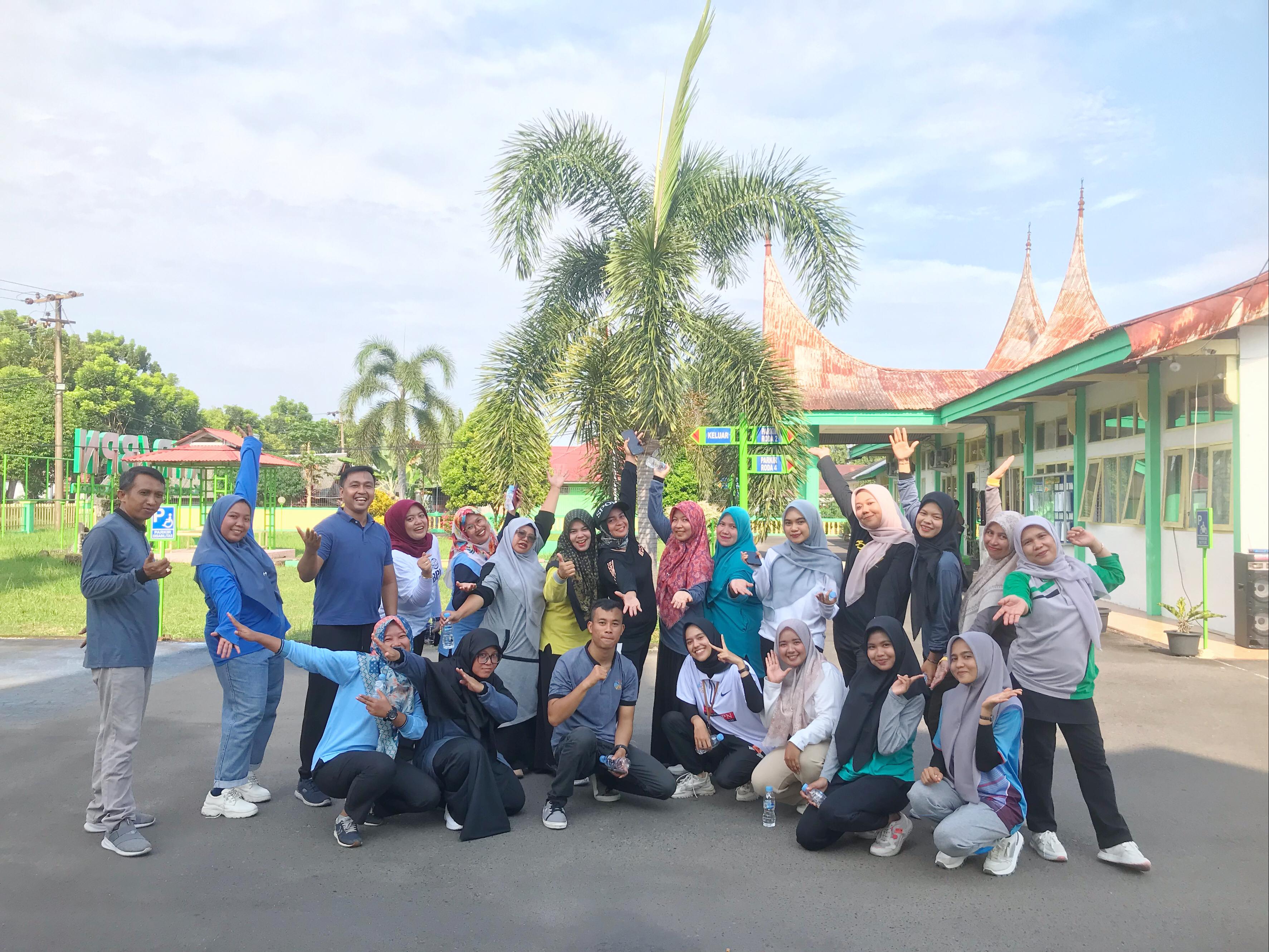 Kesibukan dalam menjalankan tugas sehari-hari tidak menjadi penghalang bagi para pegawai Kantor Pertanahan Kabupaten Agam untuk tetap menjaga kesehatan dan kebugaran.