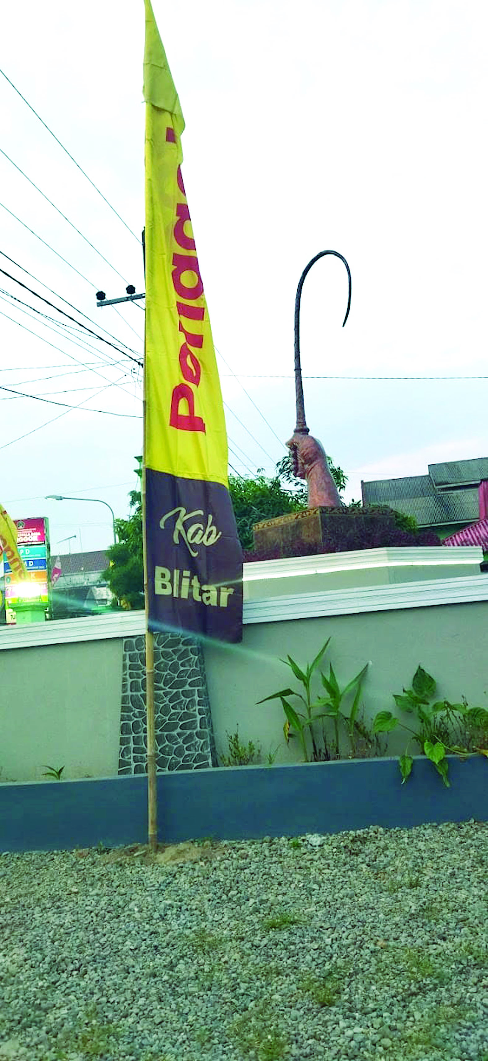 Patung Pecut Samandimun di Ponggok, Kabupaten Blitar.