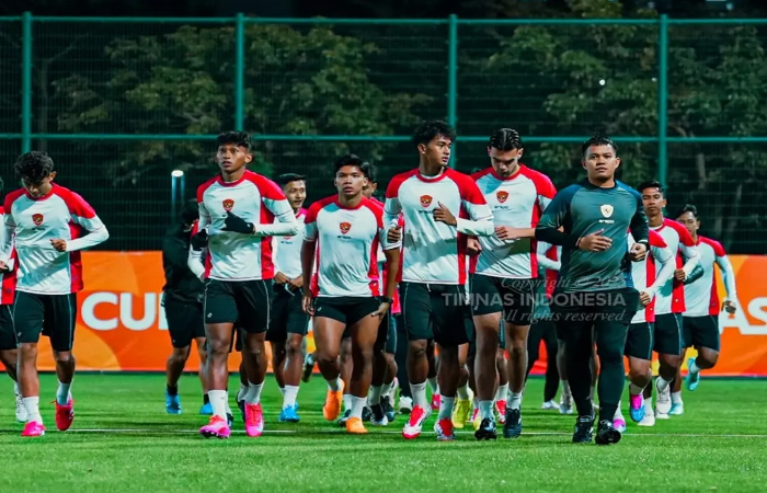PERDANA : Latihan pertama Timnas Indonesia U-20 di  Shenzhen Youth Football Training Base, sebelum melakoni laga perdana (12/02/2025)