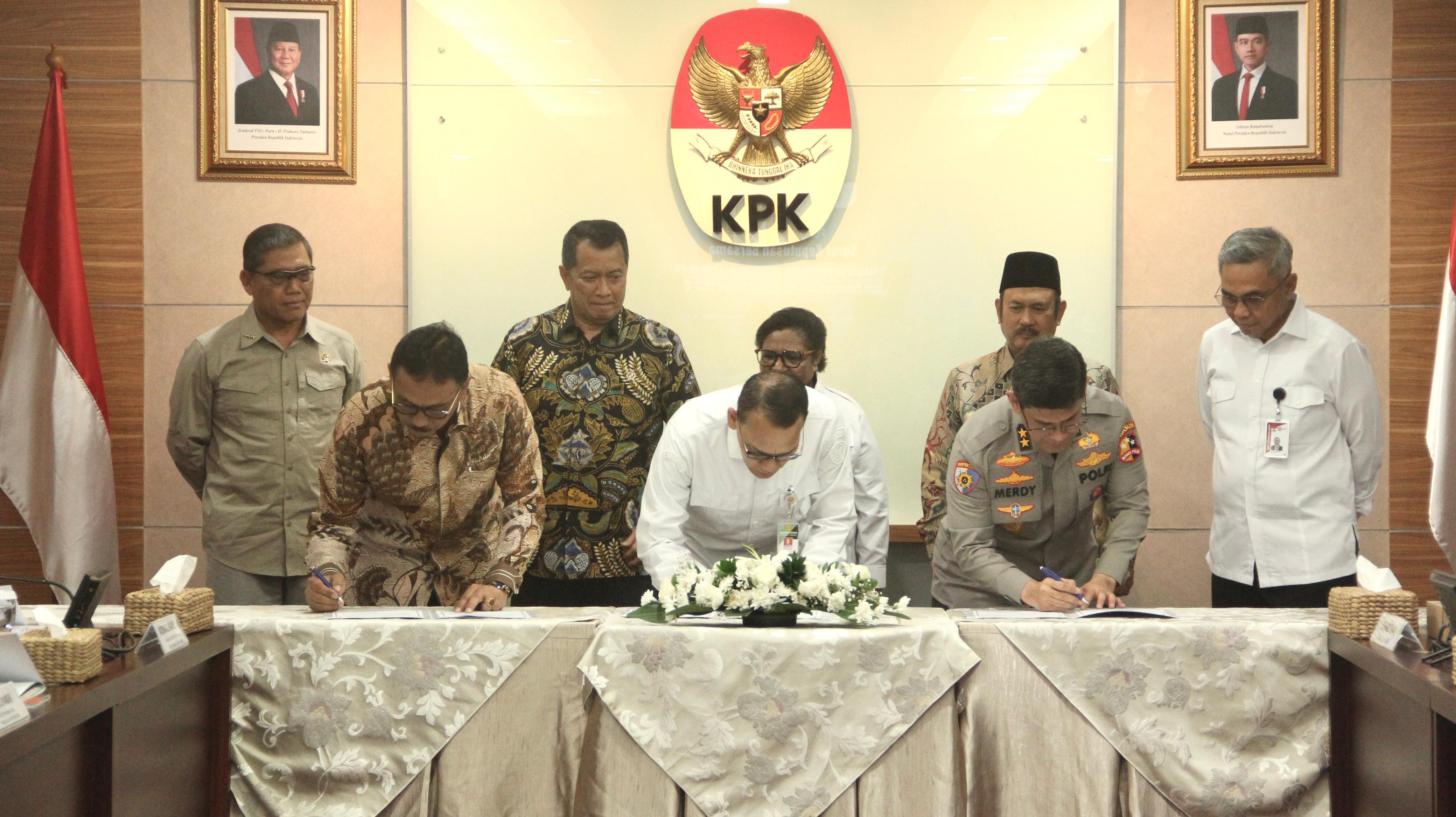 Irjen Kementerian ATR/BPN Saksikan Penandatanganan SKB Timnas PK dan Pelaksanaan Aksi Pencegahan Korupsi 2025&ndash;2026