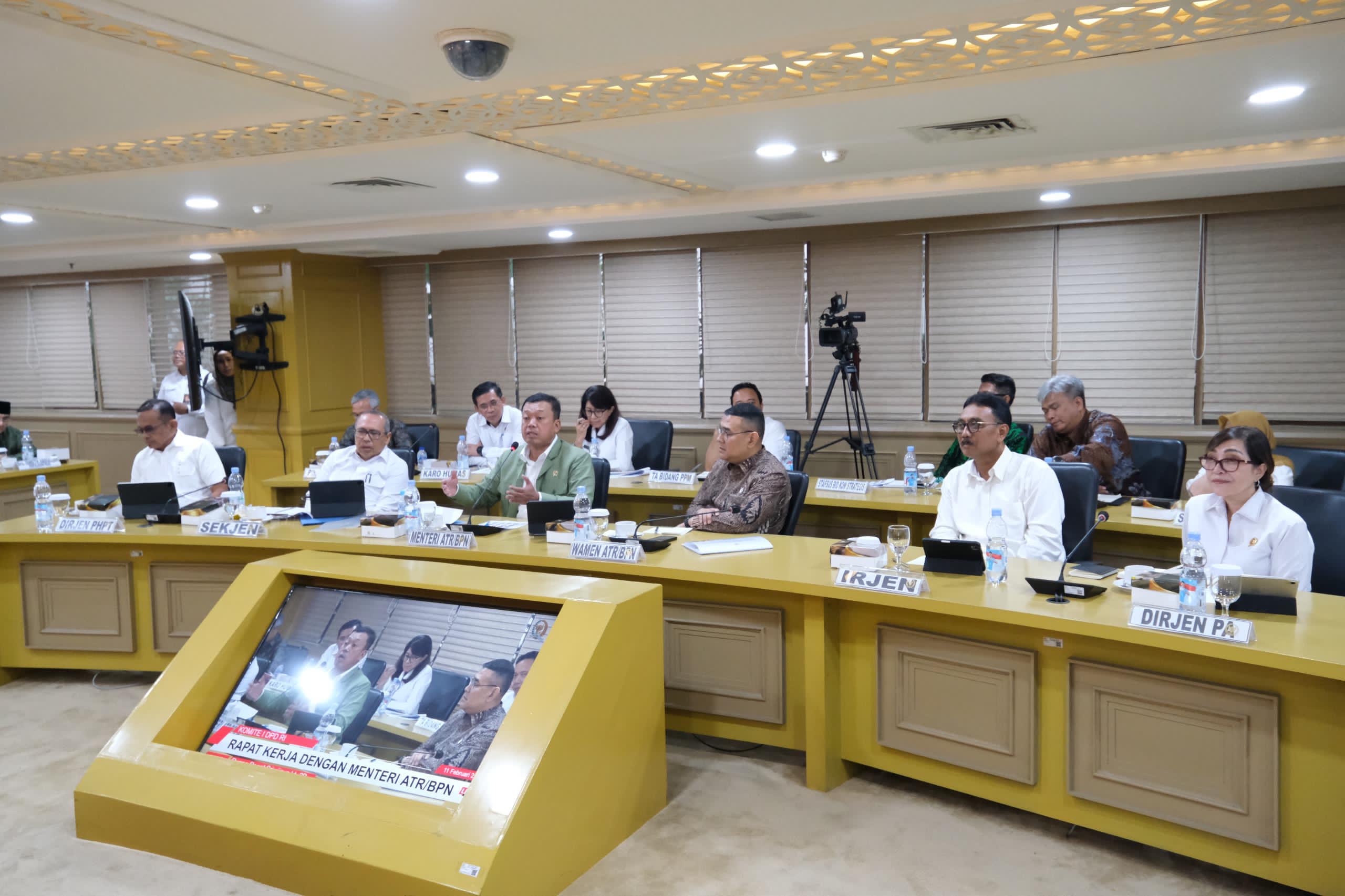 Menteri Nusron Tegaskan Komitmen Kepastian Hukum Tanah Ulayat dalam Rapat dengan Komite I DPD RI