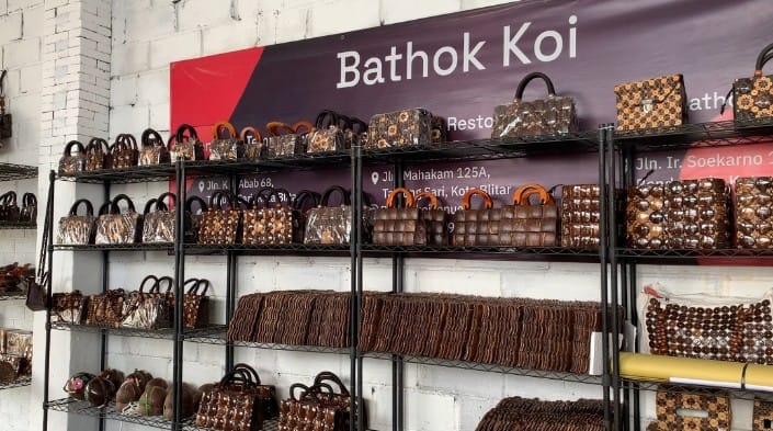 Hasil Kerajinan Dari Bathok Kelapa Bisa Disulap Menjadi Accesoris Fashion