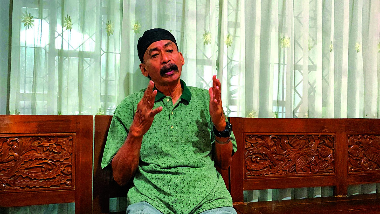 PENERUS CERITA: Menantu Shodanco Parto Hardjono, Buddy Susetyo, saat menuturkan peran mertuanya pada pemberontakan PETA Blitar.