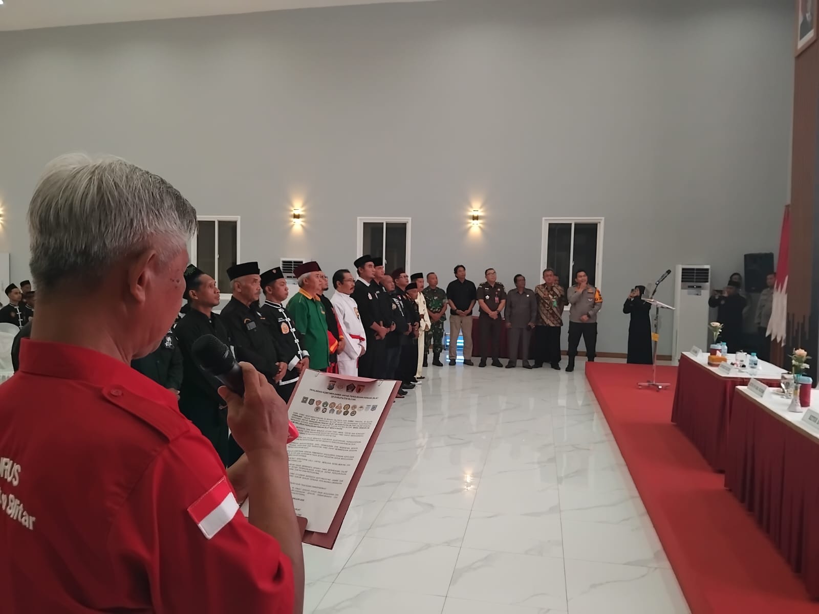 BIAR TETAP KONDUSIF: Deklarasi komitmen damai antar-perguruan silat se-Kabupaten Blitar bersama forkopimda, di Polres Blitar pada Rabu (13/2/2025) lalu.