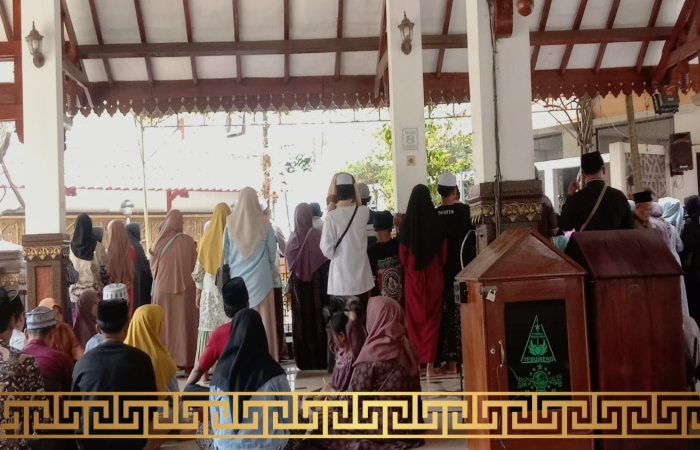 Suasana Makam KH. Hasyim Asy