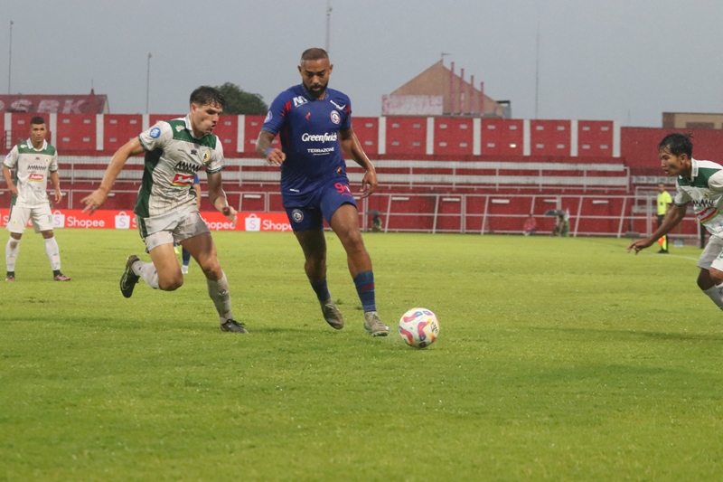 GEMILANG: Arema FC berhasil menekuk lutut PSS Sleman di Stadion Soeprijadi Kota Blitar, Senin (17/2/2025).