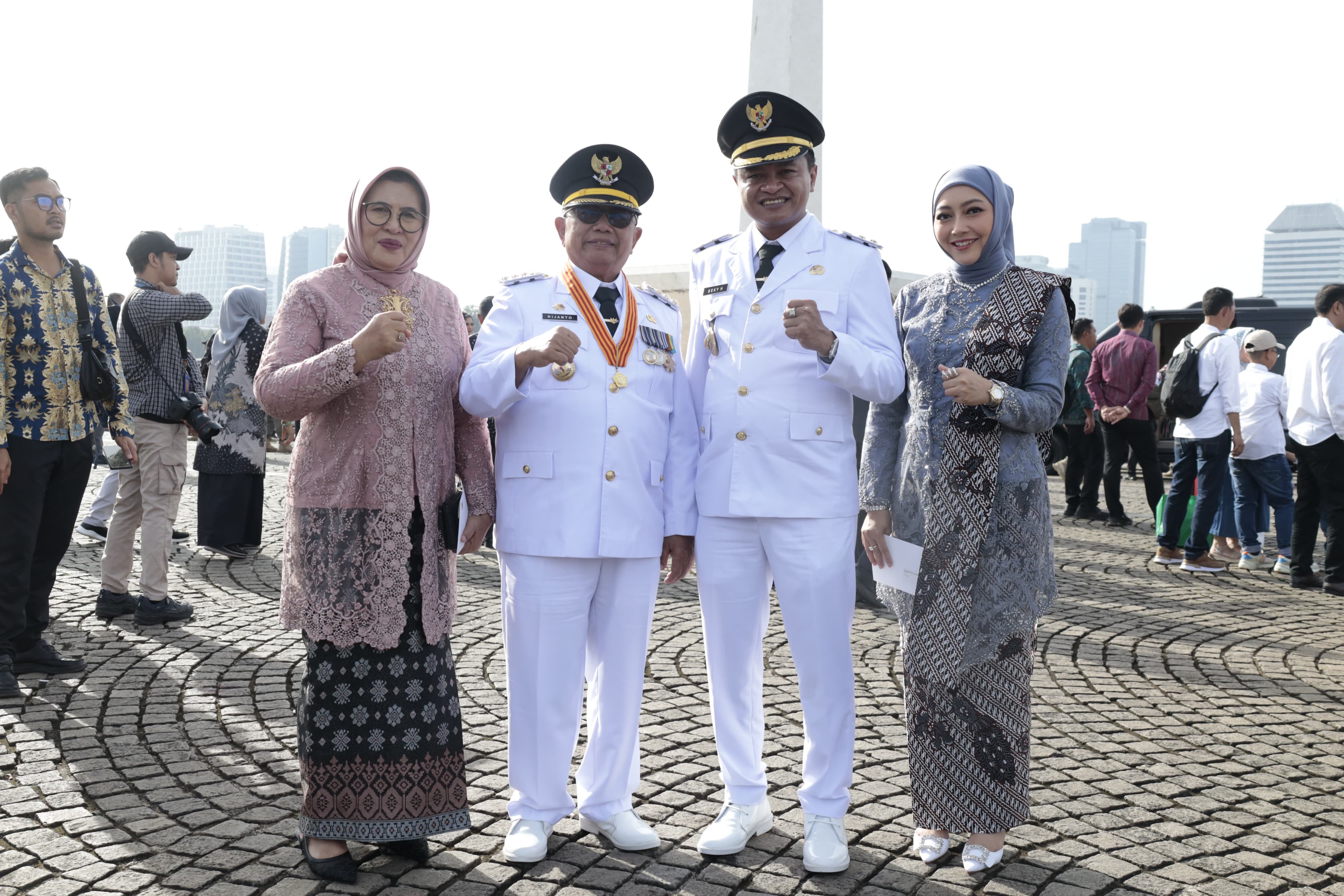 KOMPAK SELAMANYA: Bupati Blitar Drs Rijanto dan Wakil Bupati Beky Herdihansah resmi dilantik pada Kamis (20/2/2025) di Jakarta.