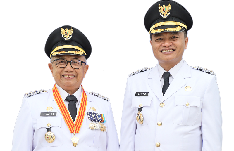NAHKODA BARU: Rijanto dan Beky Herdihansah resmi menjabat sebagai Bupati dan Wakil Bupati Blitar periode 2025-2030.