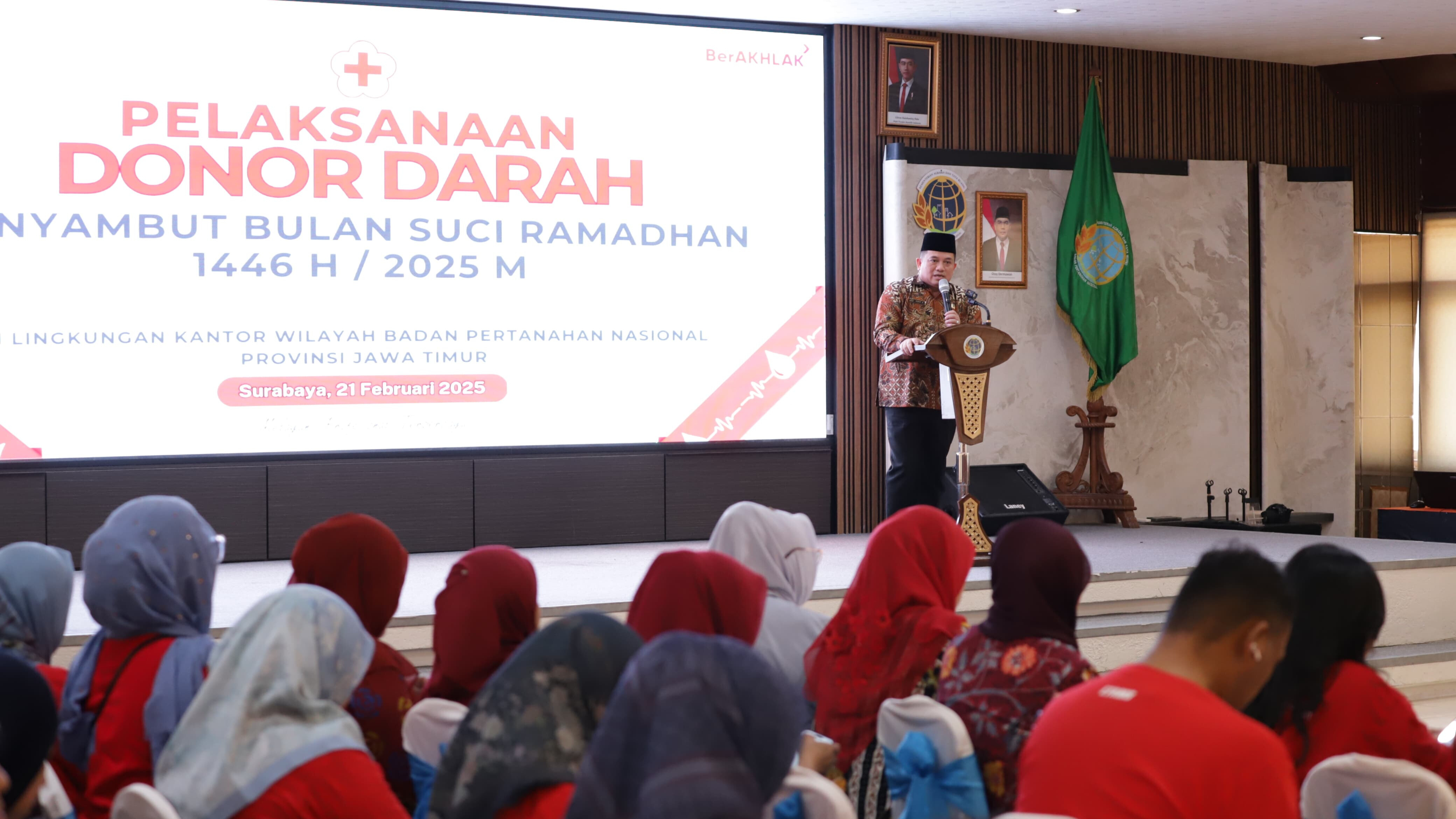 Kepala Kanwil BPN Jatim, Asep Harianto dalam acara Gelar Donor Darah
