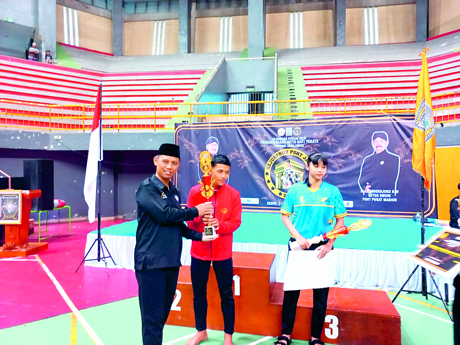 BANGGA: Atlet PSHT cabor silat asal Kota Blitar berhasil juara di kompetisi level Nasional beberapa waktu lalu.