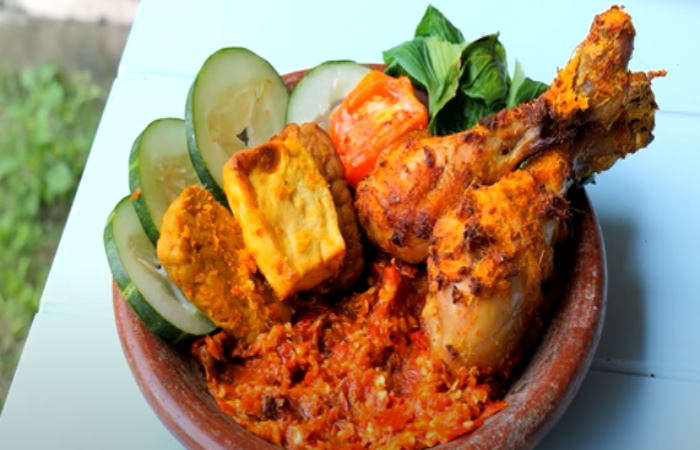 Ayam penyet rendah kalori.