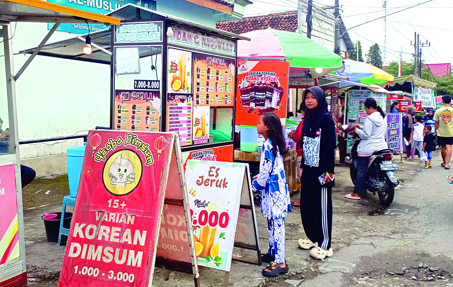 Agenda Tahunan Berburu Takjil di Pasar Kutukan, Kecamatan Garum, Kabupaten Blitar.