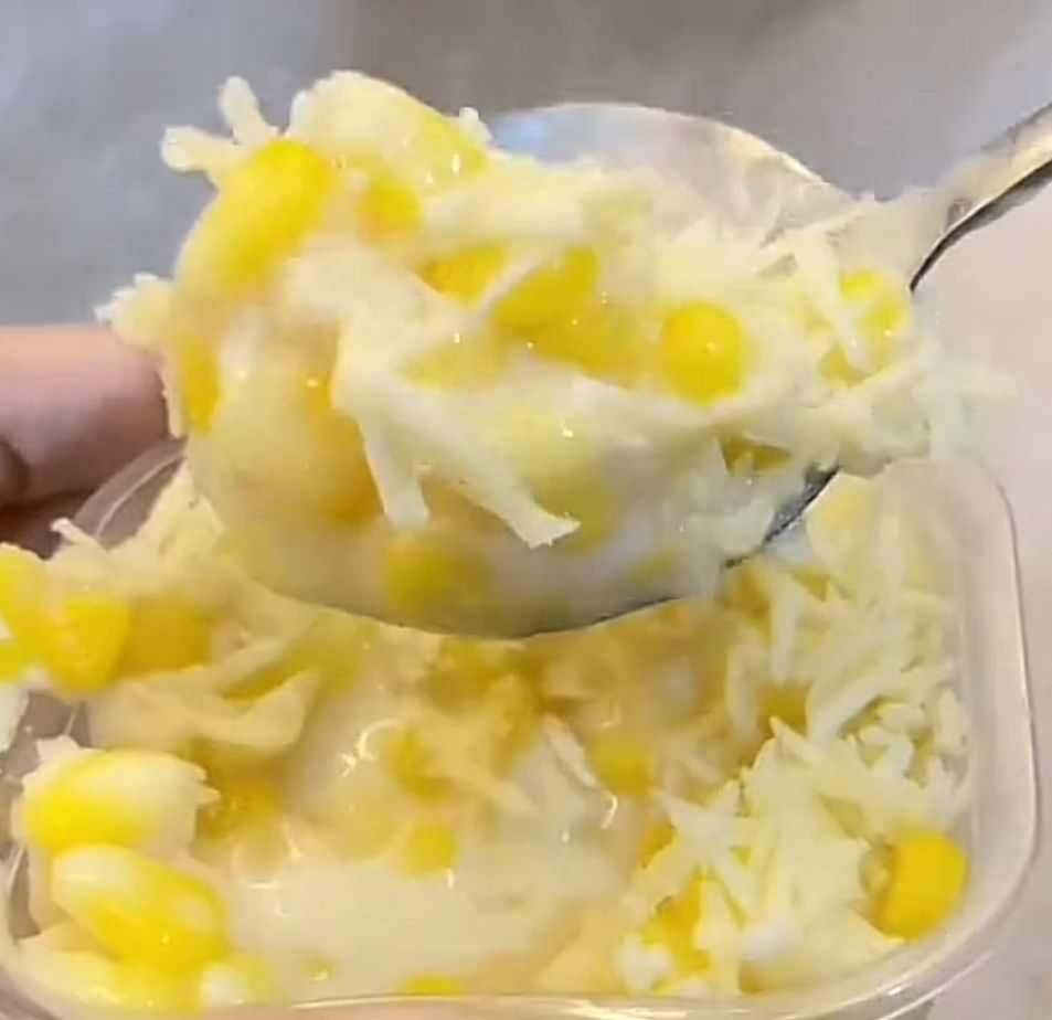 Jagung Susu Keju (JASUKE) merupakan salah satu camilan kekinian yang semakin populer di Indonesia.