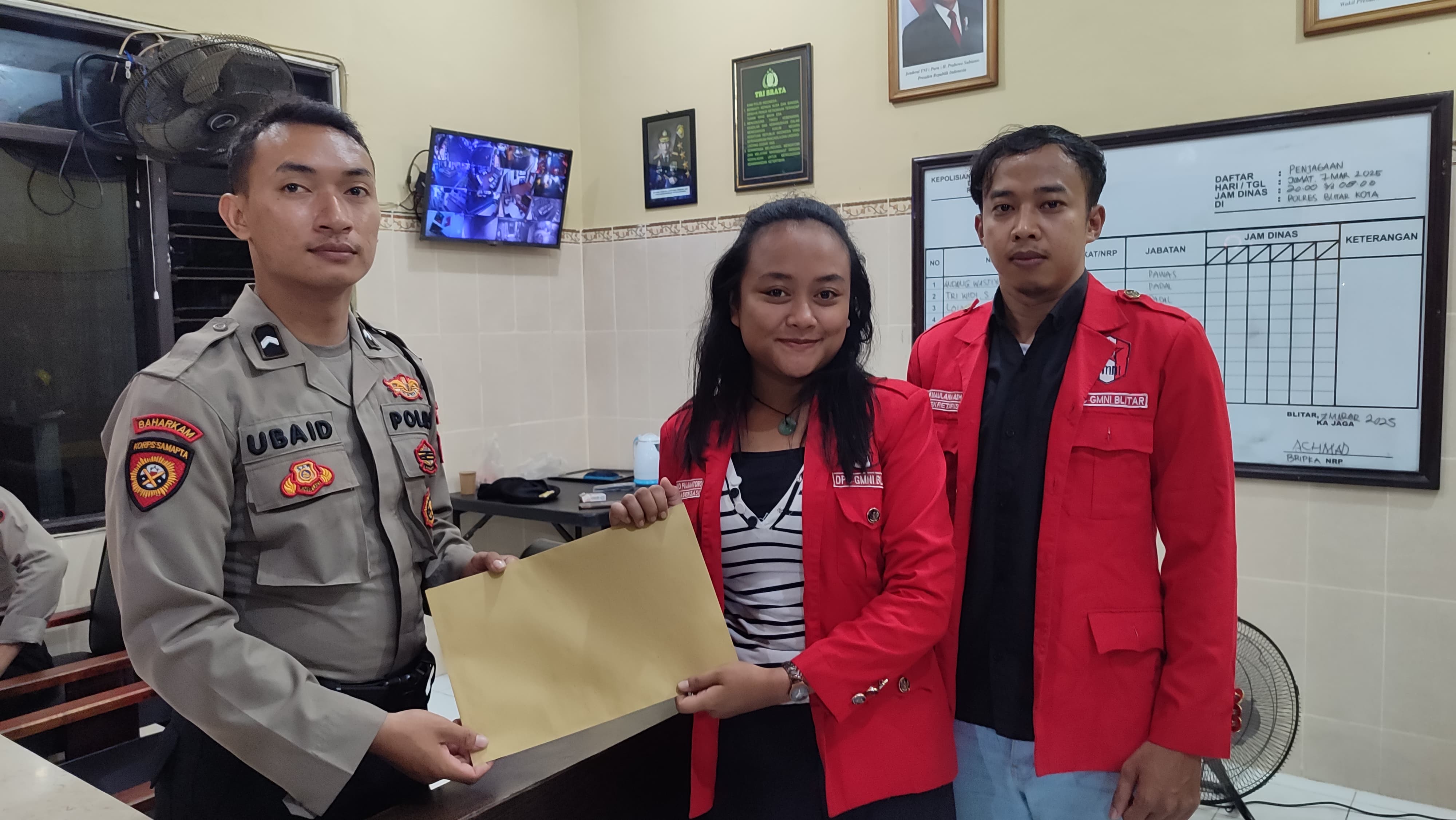KECAM KERAS: Pengurus GMNI Blitar resmi mengadukan video klip lagu berjudul &lsquo;Iclik Cinta&rsquo; ke Polres Blitar Kota agar ditindaklanjuti, Jumat (7/3/2025).
