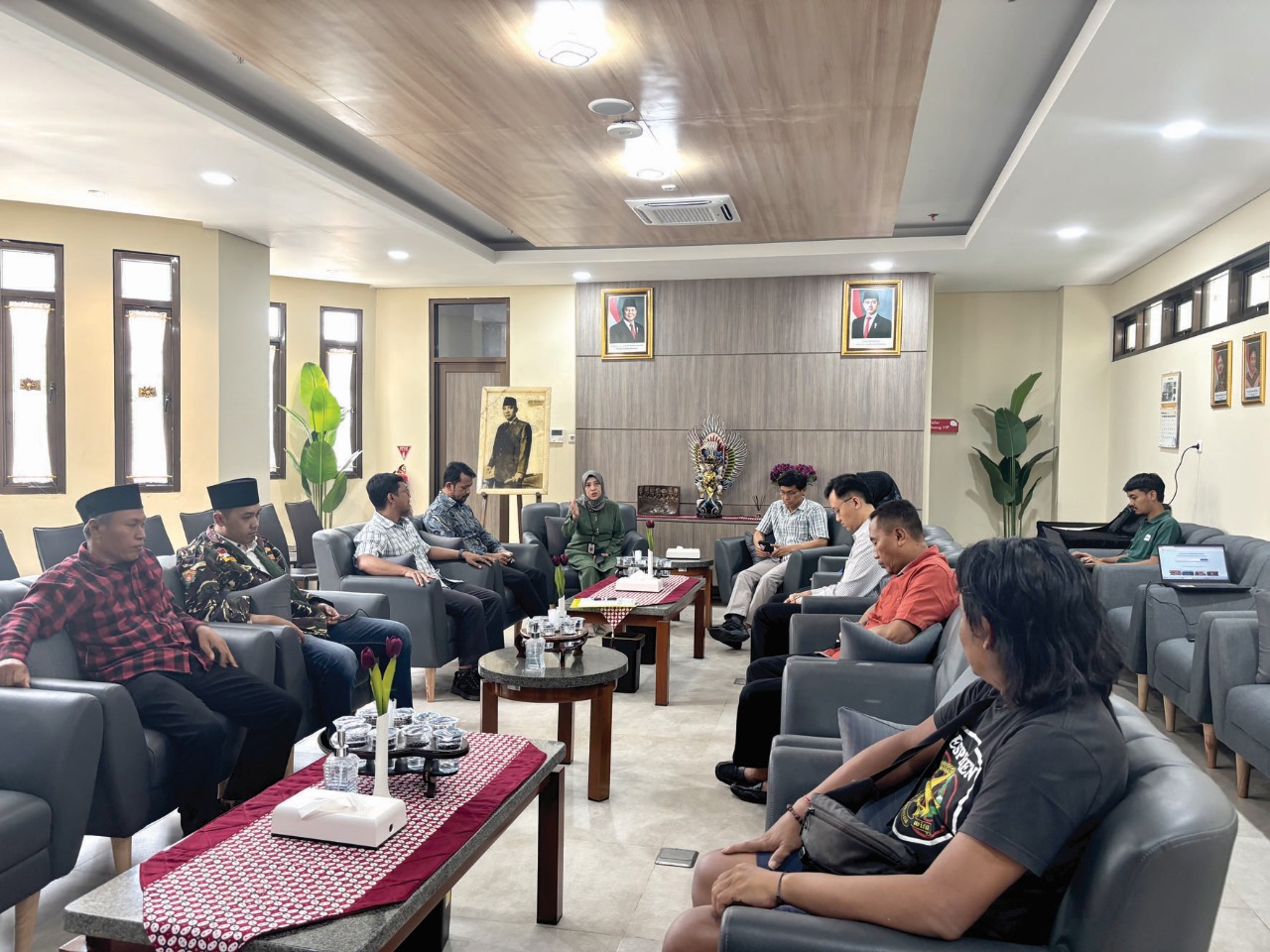 SERIUS: Manajemen Mala Agatha dan Perpustakaan Proklamator Bung Karno menggelar audiensi usai viralnya video klip lagu Iclik Cinta, Sabtu (8/3/2025).