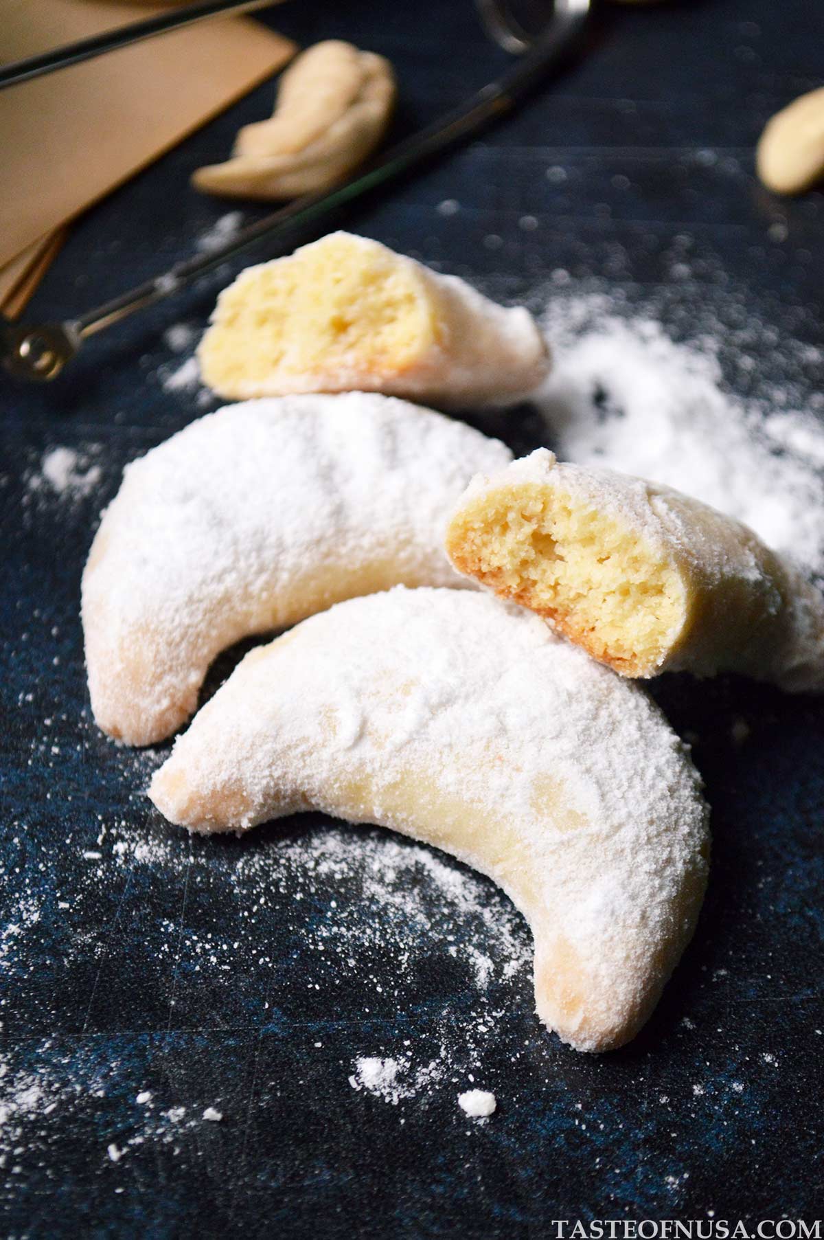 Tampilan kue putri salju (foto by tasteofnusa.com)