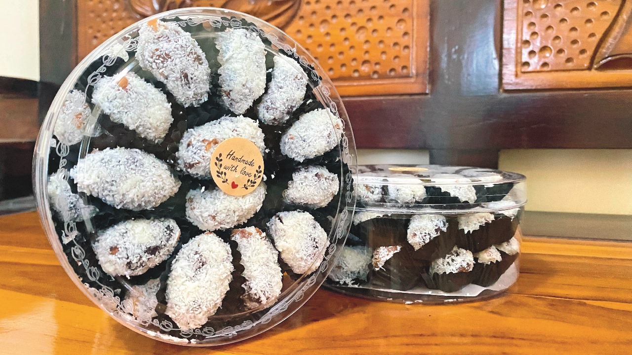 Kreasi kurma untuk camilan Lebaran.