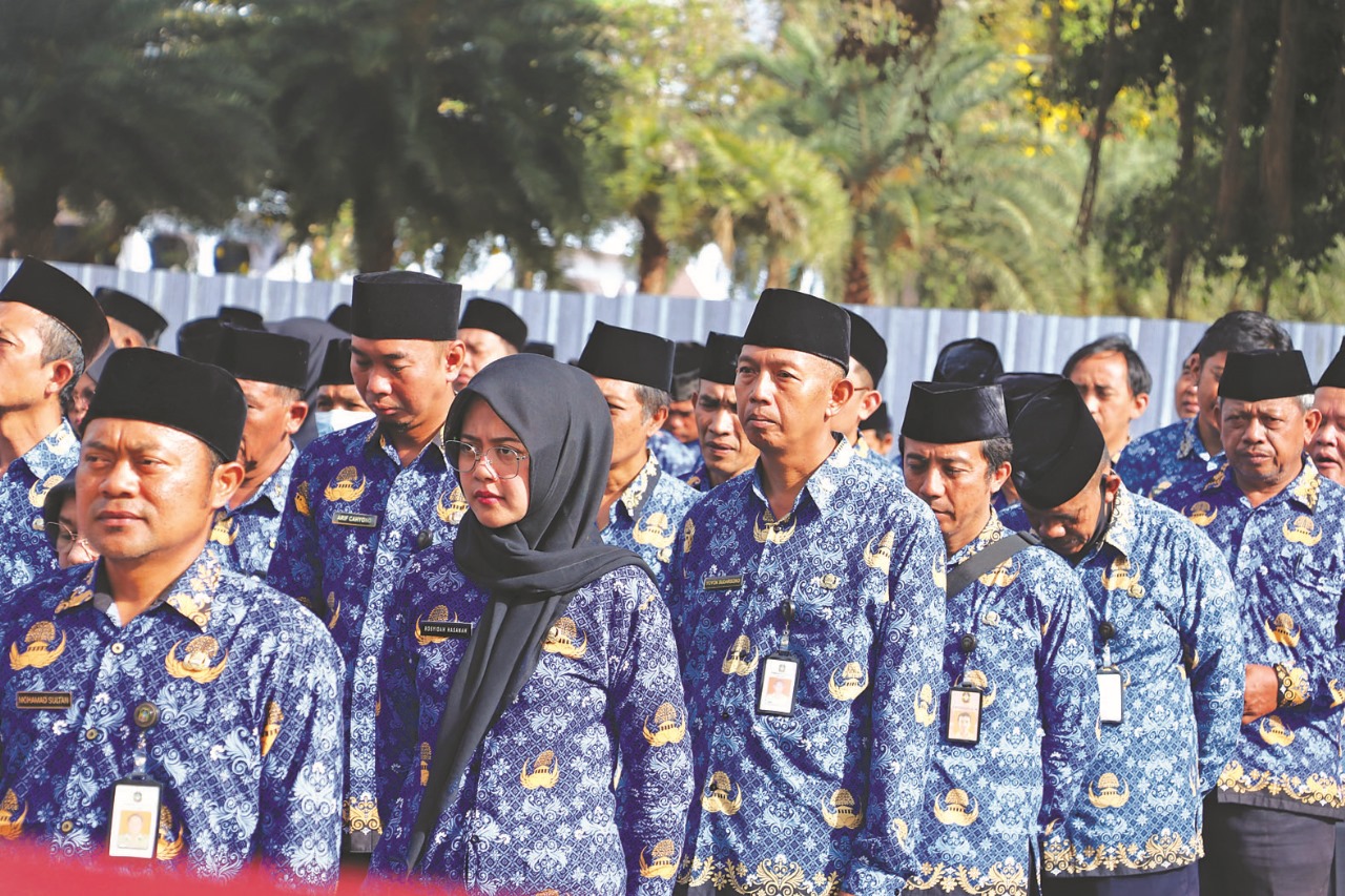 TERTIB: ASN Pemkot Blitar saat mengikuti apel pagi di Kantor Wali Kota Blitar beberapa waktu lalu.