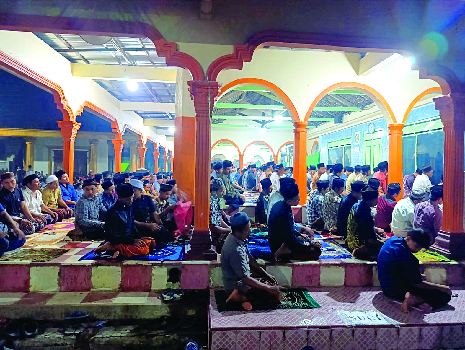 UNIK: Suasana salat Tarawih di Ponpes Mantenan, Udanawu, Kabupaten Blitar.