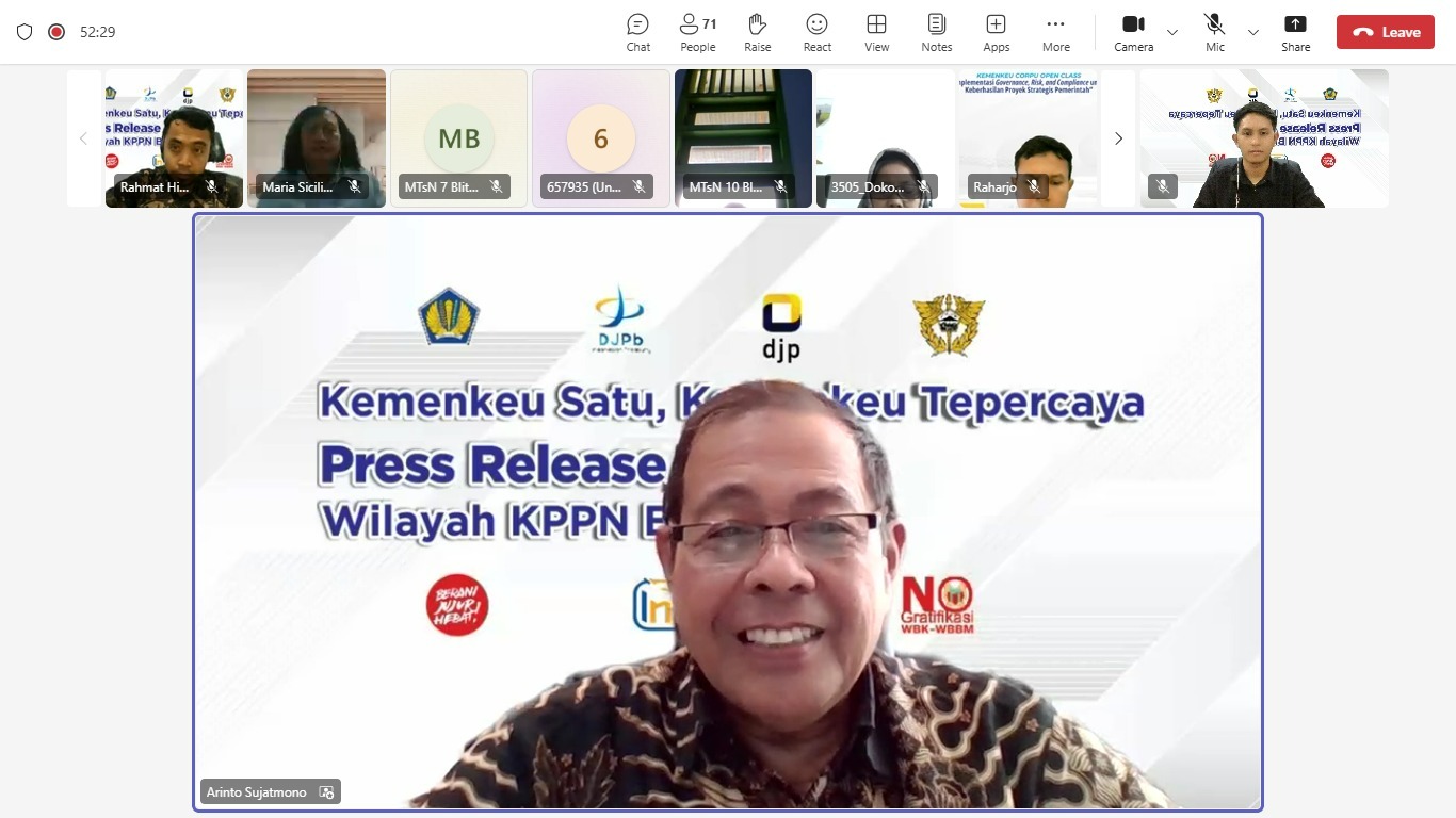ON TRACK: Kepala KPPN Blitar, Arinto Sujatmono menyampaikan realisasi APBN 2025.
