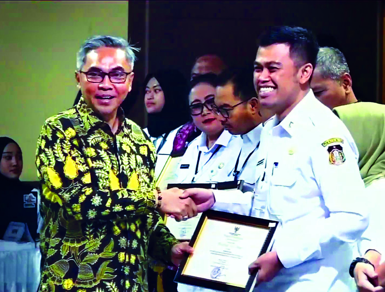 AWAL SAE: Wali Kota Blitar Mas Ibin menerima piala penghargaan dari KPK sebagai daerah dengan raihan MCP 2024 terbaik se-Jatim di Jogjakarta, Rabu (19/3/2025).