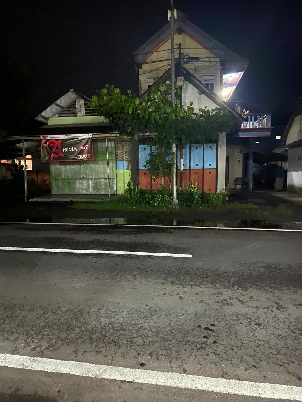 GELAP: Tampak PJU tenaga surya di jalur Desa Karanggayam-Pakisrejo, Srengat, tidak berfungsi.