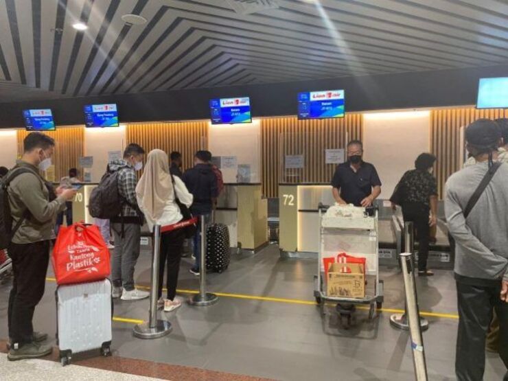 antrian tiket di bandara (foto by pinterest)