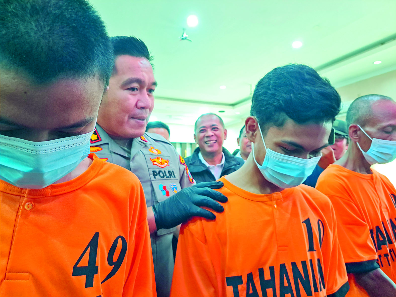 INTEROGASI: Kapolres Blitar AKBP Arif Fazlurrahman meminta keterangan TPR, tersangkan pencurian yang beraksi sejak usia remaja.
