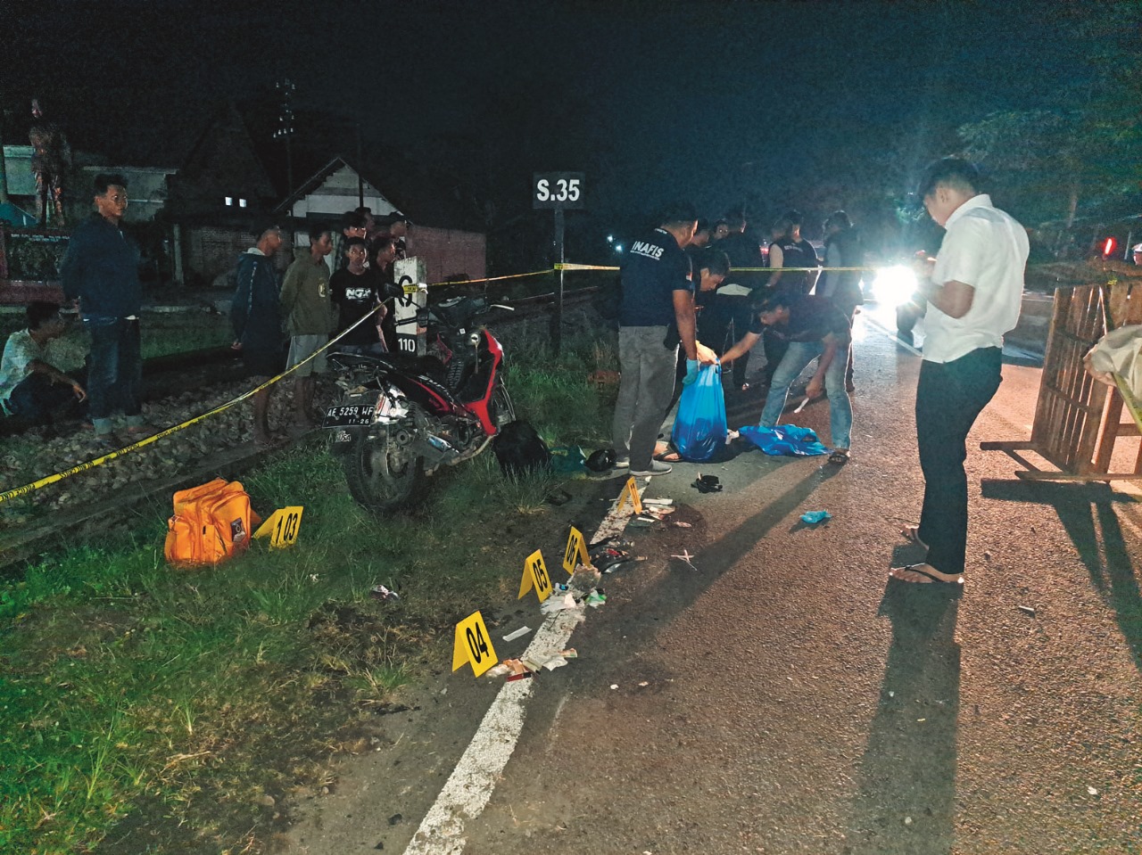 BAHAYA: Polisi dalami asal bahan peledak yang dibawa oleh korban ledakan di jalur Blitar-Malang.