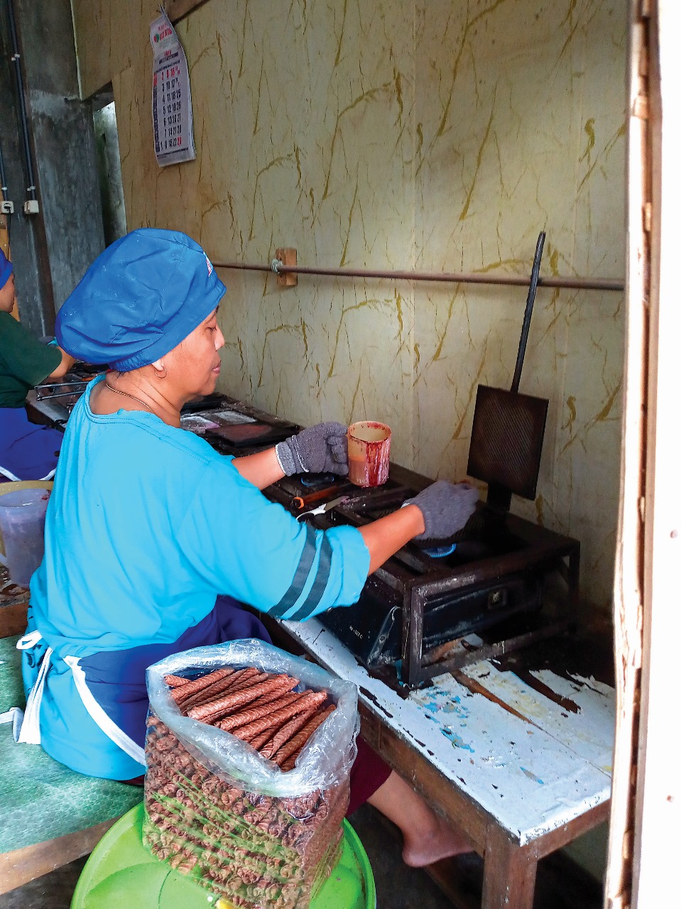 KULINER KHAS: Opak Gambir Blitar menjadi salah satu jajanan favorit di momen Lebaran.