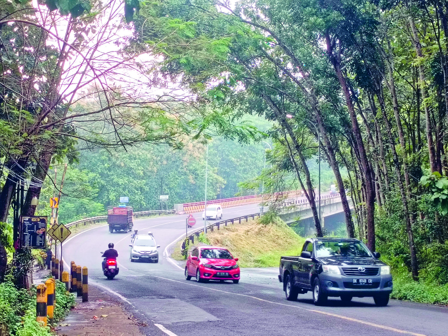LALU LINTAS LANCAR: Jembatan Kali Tuwuh yang menghubungkan Desa Siraman, dengan Desa Kesamben di Kabupaten Blitar.