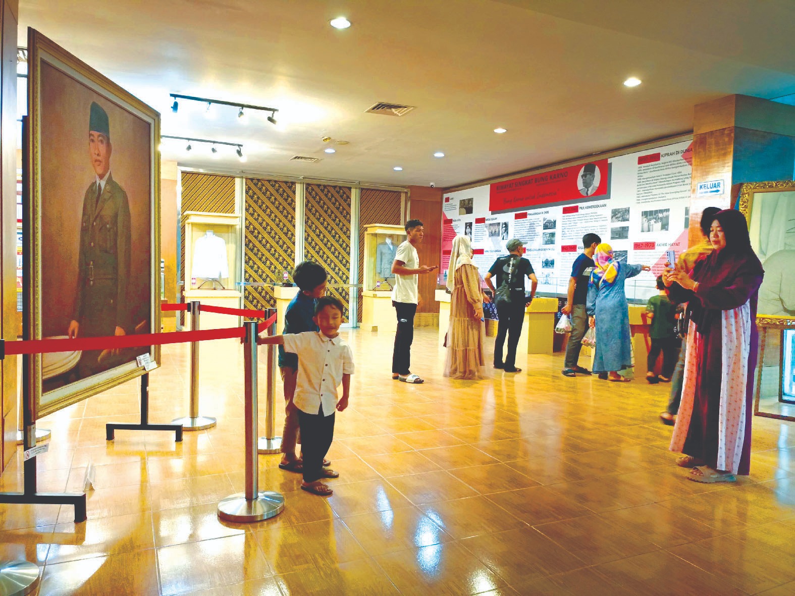 PENUH NILAI SEJARAH: Ruang memorabilia Perpustakaan Proklamator Bung Karno menjadi salah satu daya tarik wisatawan pada Jumat (11/4/2025).