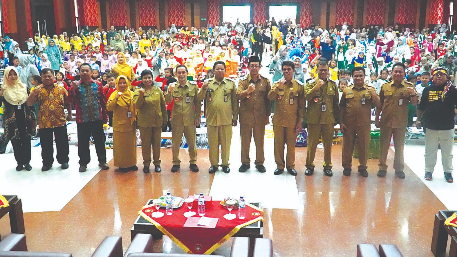 BERMAKNA: Pembukaan lomba mewarna di Gedung Kesenian Aryo Blitar dalam rangka HUT ke-23 Radio Mahardika FM Kota Blitar, Senin (14/4/2025).